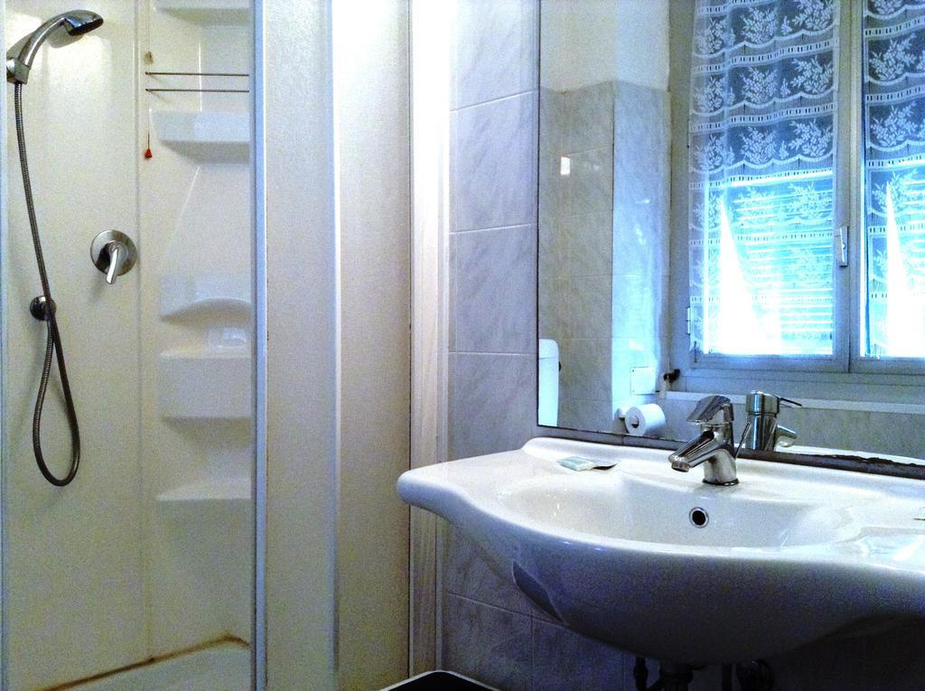 Hotel Bernheof Genoa Room photo