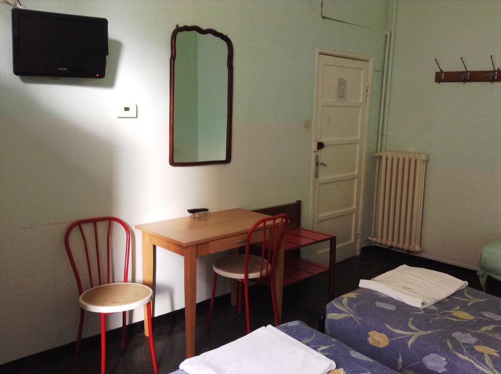 Hotel Bernheof Genoa Room photo