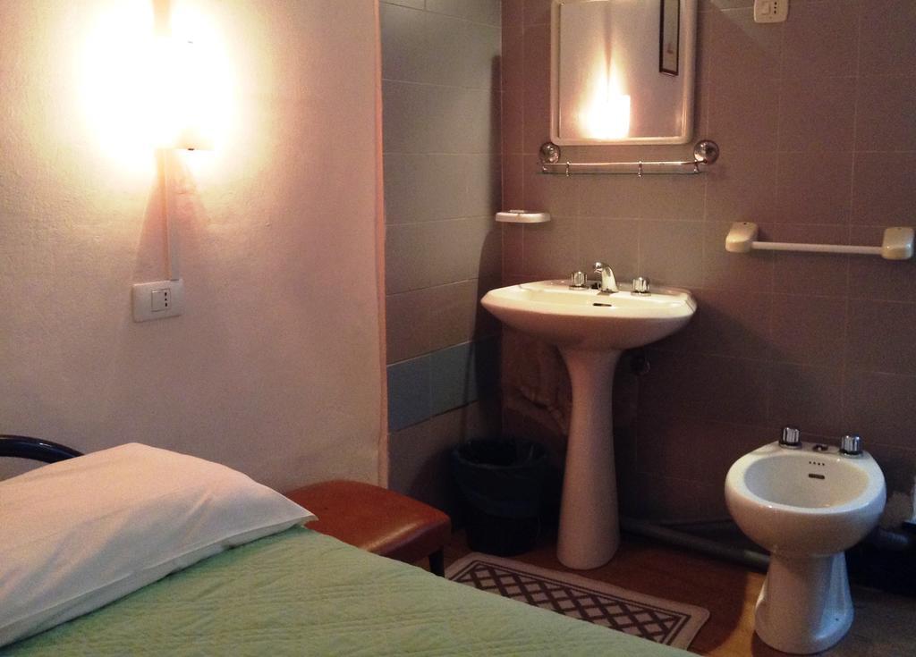 Hotel Bernheof Genoa Room photo