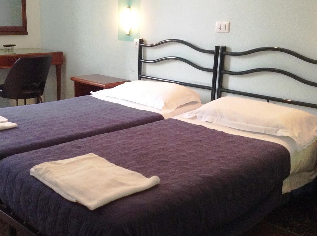 Hotel Bernheof Genoa Room photo